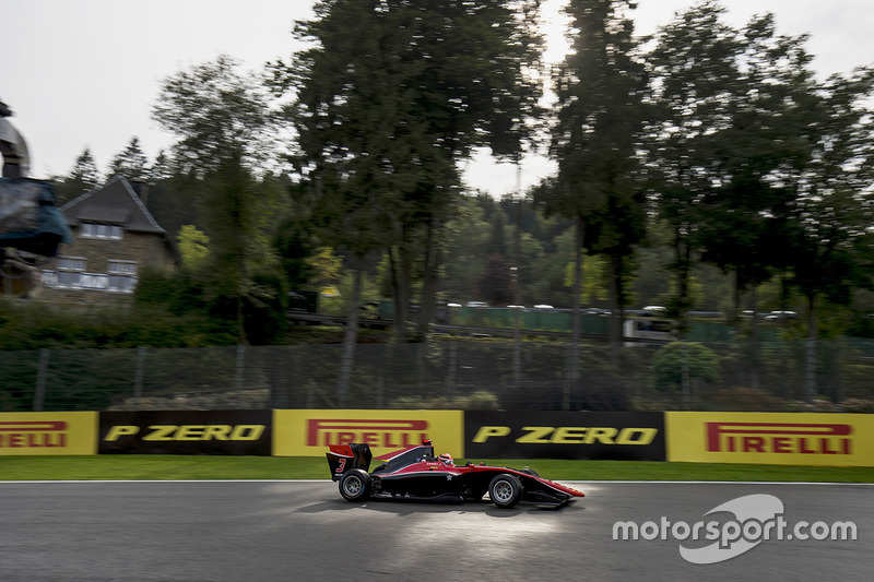 3. <img src="https://cdn-7.motorsport.com/static/img/cfp/0/0/0/200/227/s3/united_kingdom-2.jpg" alt="" width="20" height="12" /> Джордж Расселл