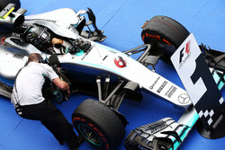 Race winner Nico Rosberg, Mercedes AMG F1 W07 Hybrid in parc ferme