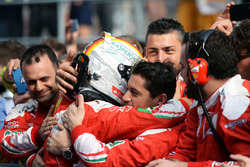 Tweede plaats Sebastian Vettel, Ferrari in parc ferme