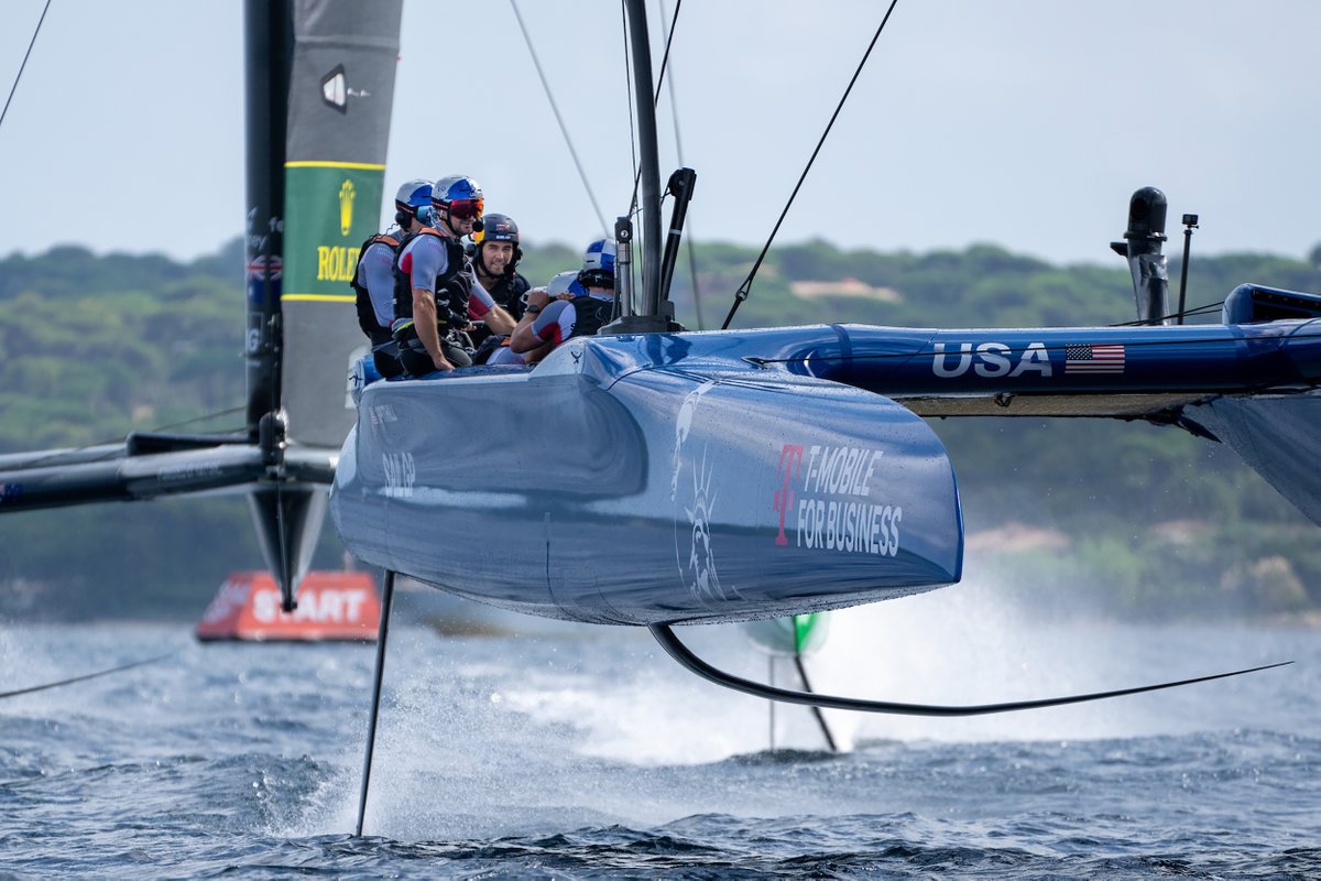 Jimmy Spithill, CEO & navegante del USA SailGP Team, Sergio Pérez, Red Bull Racing; Max Verstappen, Red Bull Racing