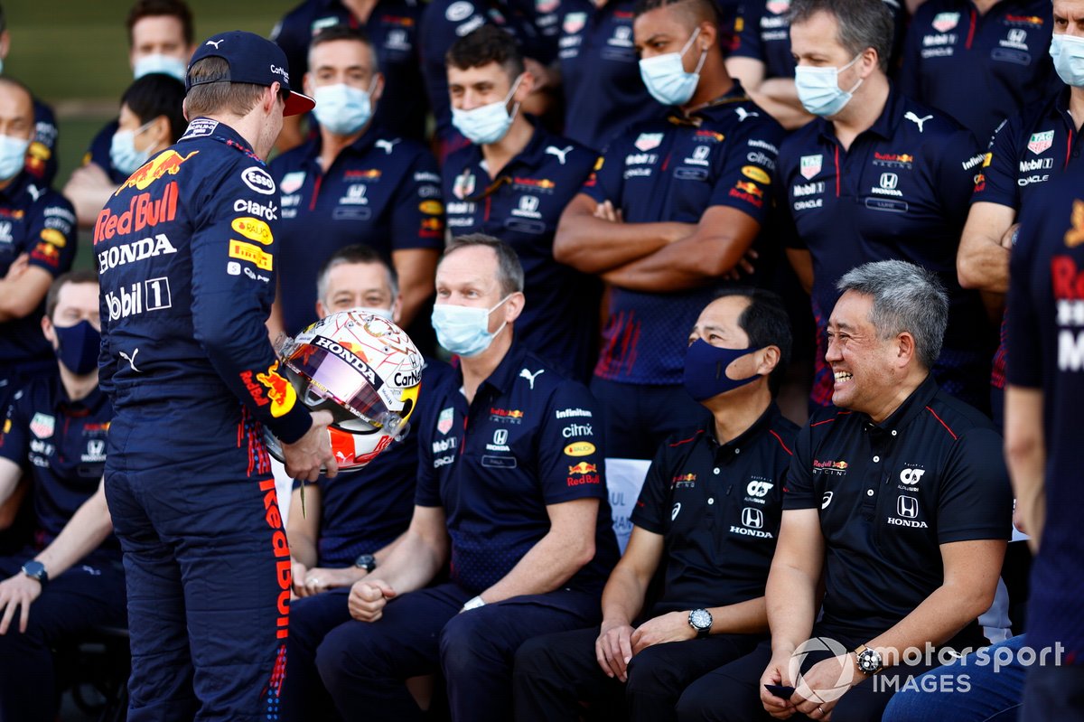Max Verstappen, Red Bull Racing, Toyoharu Tanabe, F1 Technical Director, Honda, Masashi Yamamoto, General Manager, Honda Motorsport