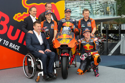 Pit Beirer, Capo del Motorsport KTM, Mika Kallio, Pol Espargaro, Bradley Smith, Hubert Trunkenpolz, Membri del Consiglio KTM, Mike Leitner, Team manager Red Bull KTM Factory Racing
