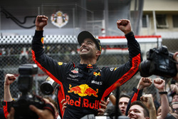 Daniel Ricciardo, Red Bull Racing, festeggia la vittoria