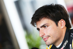 Карлос Сайнс-мол., Renault Sport F1 Team