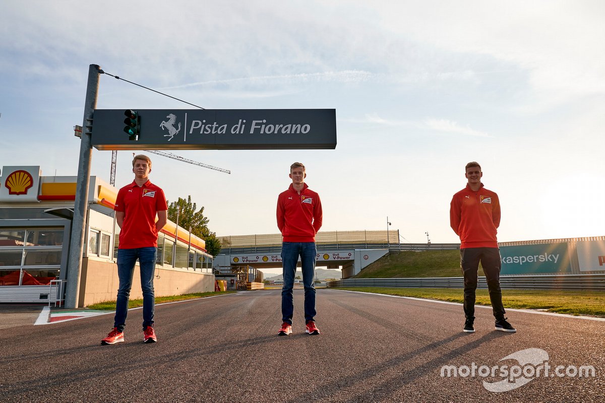 Tiga pembalap Ferrari Driver Academy (ki-ka): Robert Shwartzman, Callum Ilott, dan Mick Schumacher, sudah siap ke F1 dalam waktu dekat.