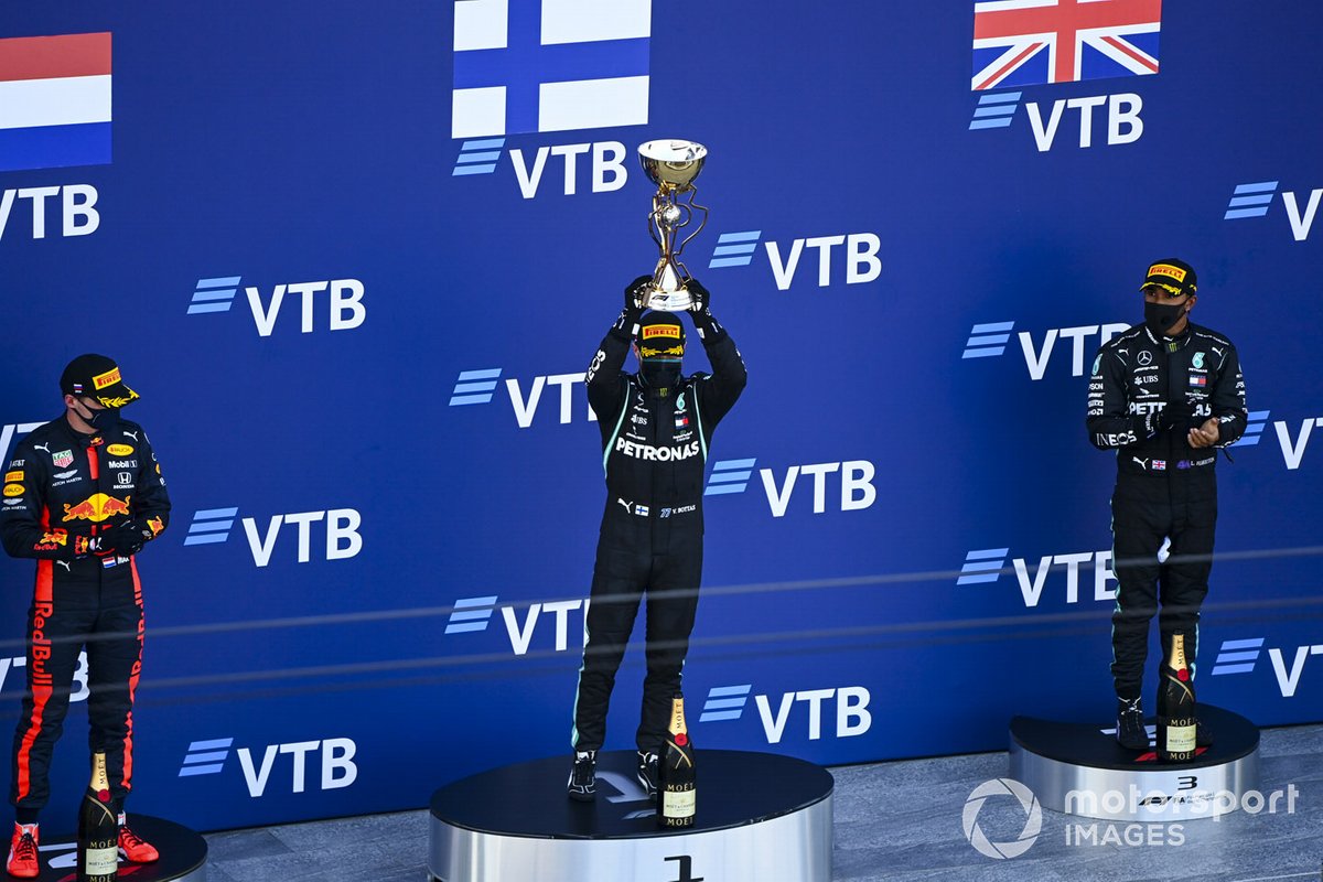 Max Verstappen, Red Bull Racing, Race Winner Valtteri Bottas, Mercedes-AMG F1 and Lewis Hamilton, Mercedes-AMG F1 celebrate on the podium with the trophy