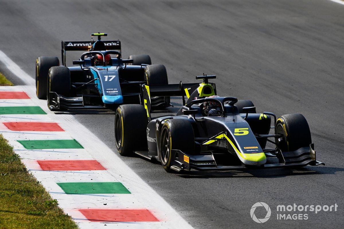 Dan Ticktum heads Marcus Armstrong