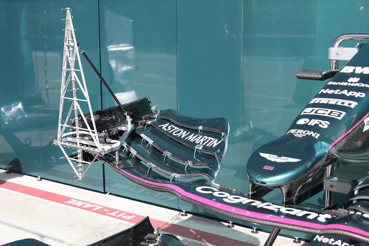 Detalle del alerón delantero con sensores del Aston Martin AMR21