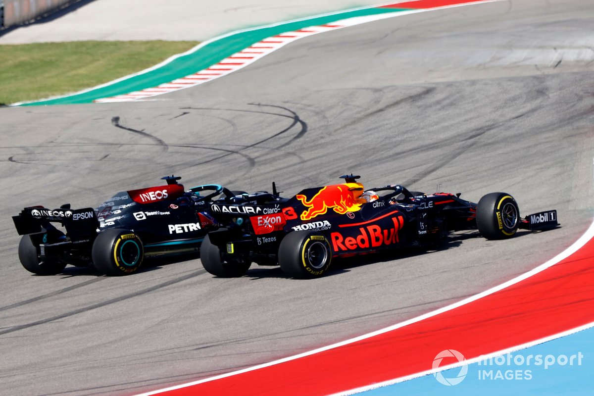 Hamilton se puso en cabeza en la salida, pero no pudo contener a Verstappen, que se puso en cabeza con un agresivo undercut en la ronda de boxes.