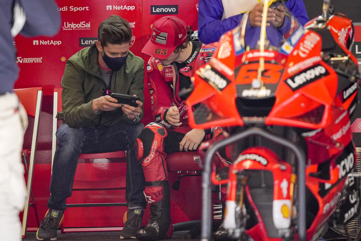 Pecco Bagnaia, Ducati Team, con Casey Stoner