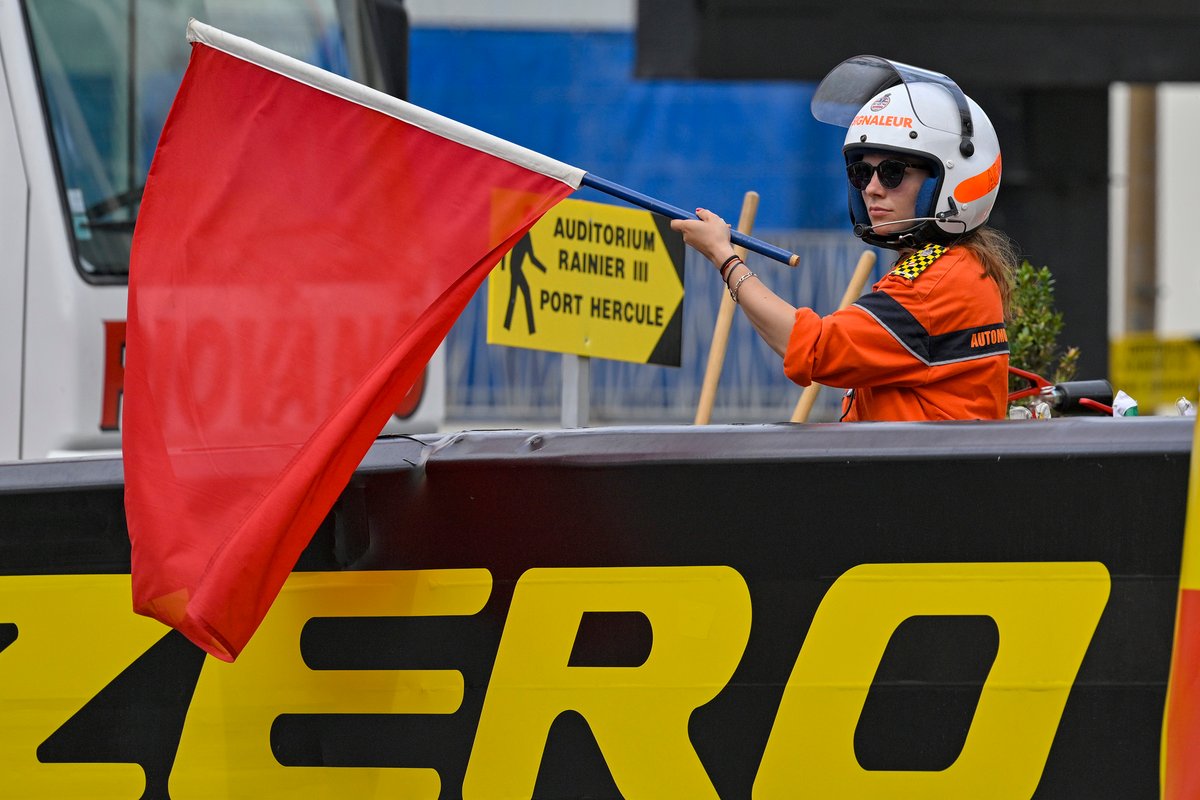 La bandiera rossa che ha intorrotto l'ultimo run delle qualifiche