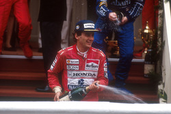 Podium: Sieger Ayrton Senna, McLaren