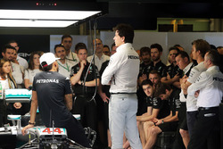 Meeting Mercedes AMG F1 met Lewis Hamilton, teambaas Toto Wolff, technisch directeur Paddy Lowe en N