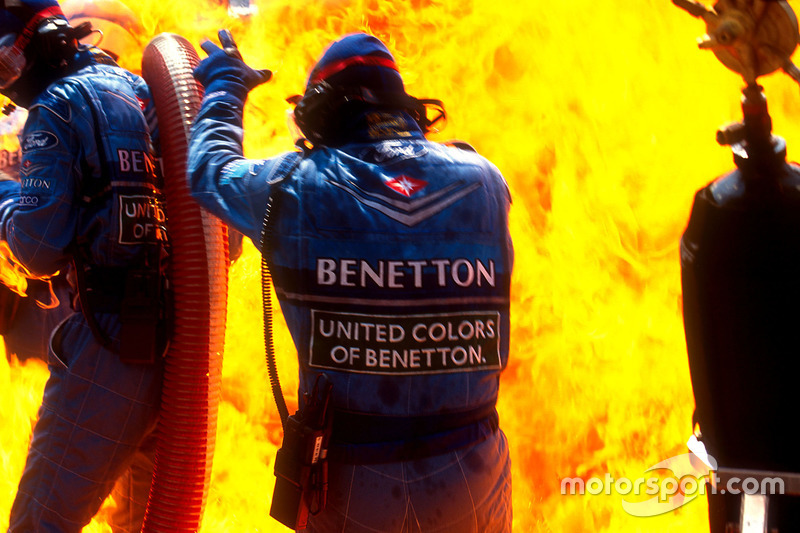 Incendie lors de l'arrêt au stand de Jos Verstappen, Benetton B194 Ford