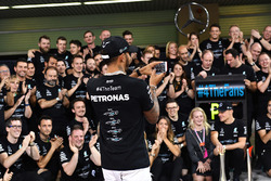 Lewis Hamilton, Mercedes AMG F1 takım kutlamalarında