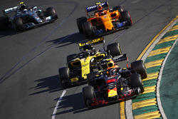 Макс Ферстаппен, Red Bull Racing RB14, Нико Хюлькенберг, Renault Sport F1 Team RS18, Стоффель Вандорн, McLaren MCL33, и Валттери Боттас, Mercedes AMG F1 W09