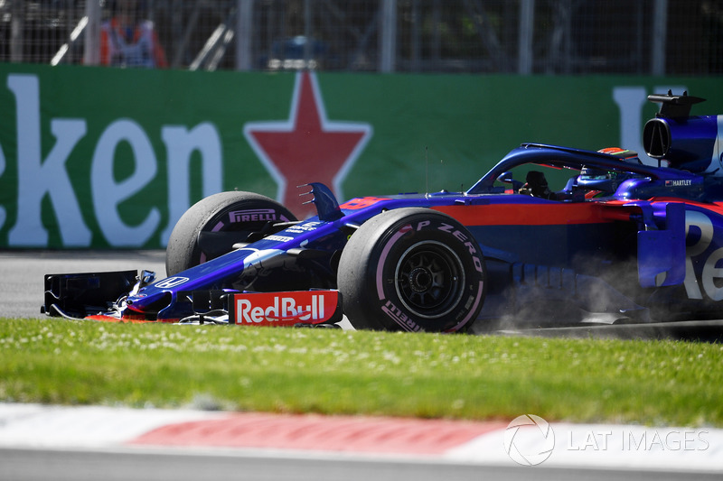Brendon Hartley, Scuderia Toro Rosso STR13 va largo e finisce sull'erba