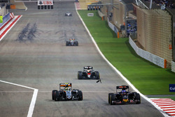 Max Verstappen, Scuderia Toro Rosso STR11 en Sergio Perez, Sahara Force India F1 VJM09