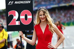 Gridgirl für Kevin Magnussen, Renault Sport F1 Team