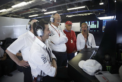 Toto Wolff, Takım Direktörü Mercedes AMG F1, Dr Dieter Zetsche, CEO, Mercedes Benz, Niki Lauda, Takı