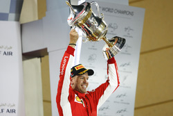 Podyum: Yarış galibi Sebastian Vettel, Ferrari