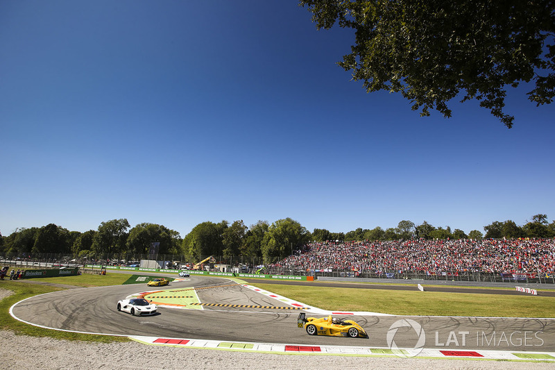 Classic sportscar parade