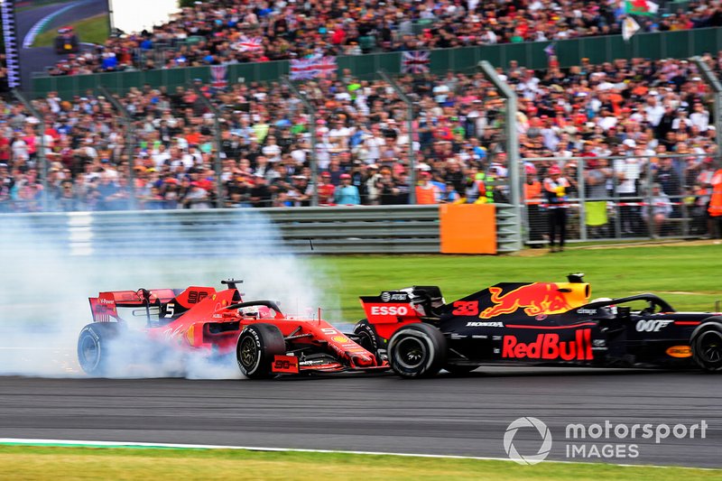Sebastian Vettel, Ferrari SF90 choca por detrás con Max Verstappen, Red Bull Racing RB15