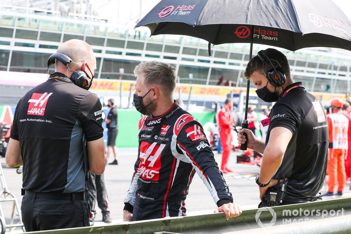 Kevin Magnussen, Haas F1, on the grid