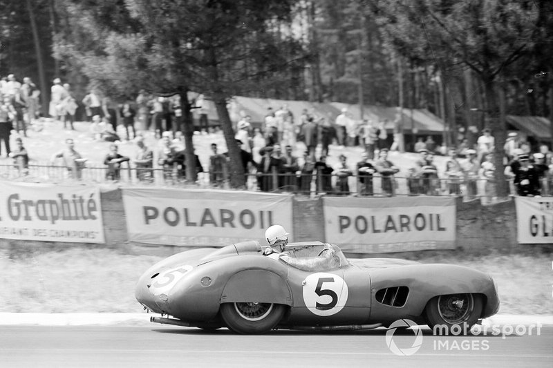 Экипаж Кэрролла Шелби и Рой Сальвадори на Aston Martin DBR1/300 команды David Brown Racing