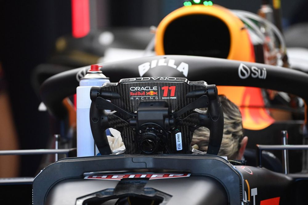 Red Bull Racing RB19 detalle del volante de Sergio Pérez