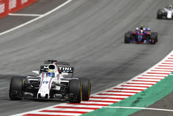 Felipe Massa, Williams FW40, Carlos Sainz Jr., Scuderia Scuderia Toro Rosso STR12