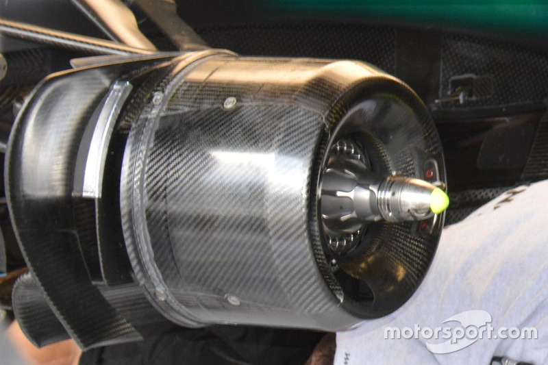 Mercedes F1 W07: Bremskühlung vorn
