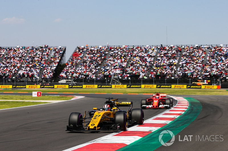 Nico Hulkenberg, Renault Sport F1 Team RS17, Kimi Raikkonen, Ferrari SF70H