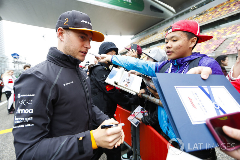 Stoffel Vandoorne, McLaren, signs autographs for fans