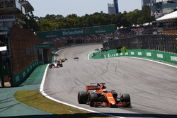 Fernando Alonso, McLaren MCL32, Sergio Perez, Sahara Force India F1 VJM10