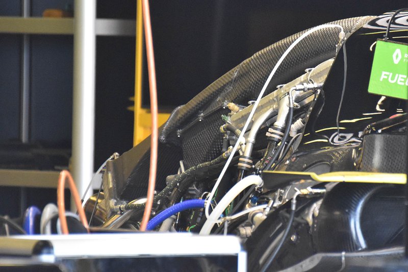 Renault R.S.19, dettaglio del radiatore sotto al condotto dell'airbox