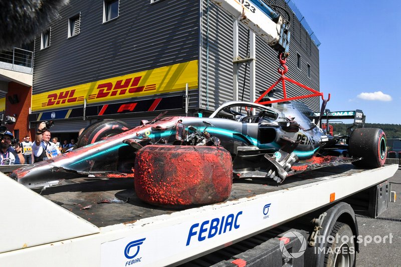 La monoposto di Lewis Hamilton, Mercedes F1 AMG W10, dopo l'incidente