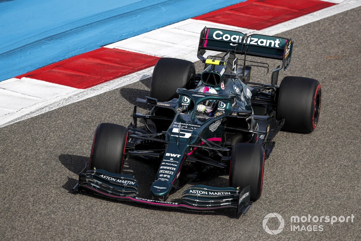 Sebastian Vettel, Aston Martin AMR21.