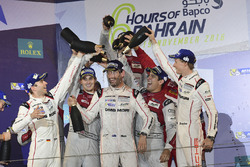 LMP1-Podium: 1. #8 Audi Sport Team Joest, Audi R18: Lucas di Grassi, Loic Duval, Oliver Jarvis; 2. #