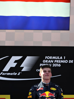 Max Verstappen, Red Bull Racing viert zijn eerste overwinning in de Formule 1