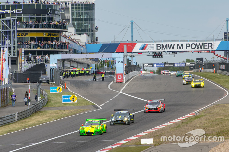 #912 Manthey Racing Porsche 911 GT3 R: Richard Lietz, Patrick Pilet, Frédéric Makowiecki, Nick Tandy