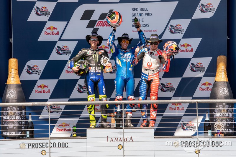 Podium : le vainqueur Alex Rins, Team Suzuki MotoGP, le deuxième Valentino Rossi, Yamaha Factory Racing, le troisième Jack Miller, Pramac Racing