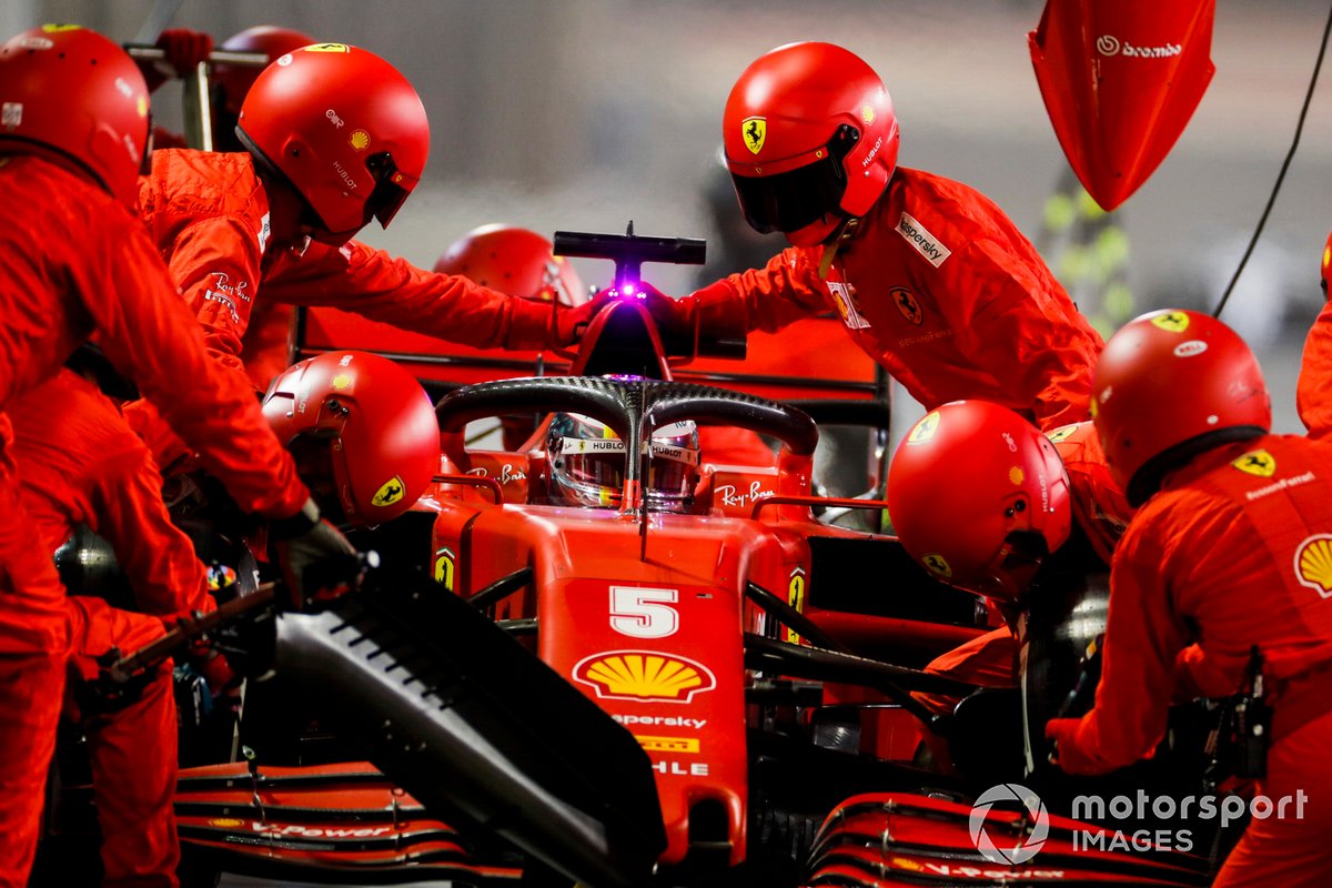Sebastian Vettel, Ferrari SF1000, masuk pit stop