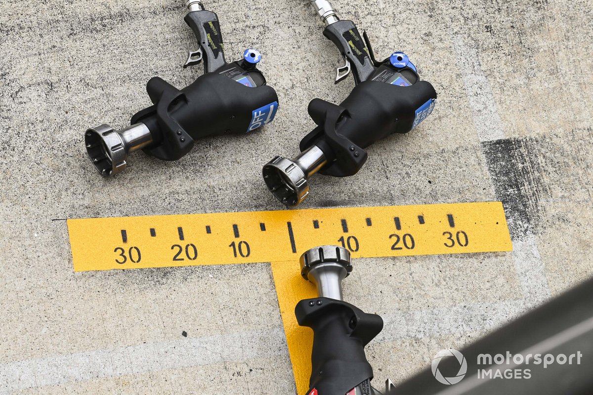 Wheel guns in the pit lane