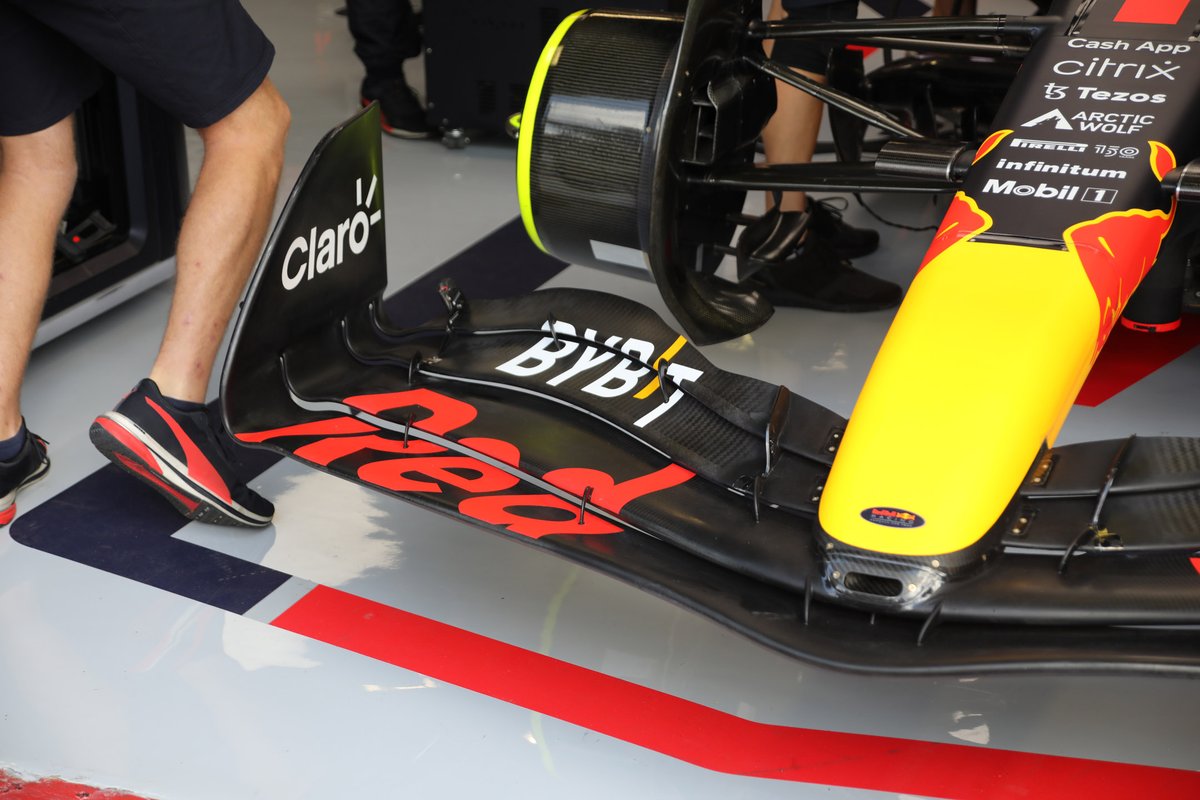 Detalle del alerón delantero del Red Bull Racing RB18