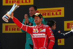 Podio: il secondo classificato Sebastian Vettel, Ferrari