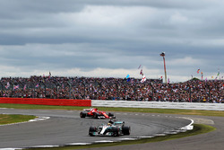 Льюіс Хемілтон, Mercedes AMG F1 W08, Себастьян Феттель, Ferrari SF70H