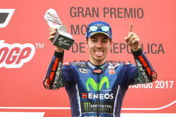 Podium: ganador, Maverick Viñales, Yamaha Factory Racing
