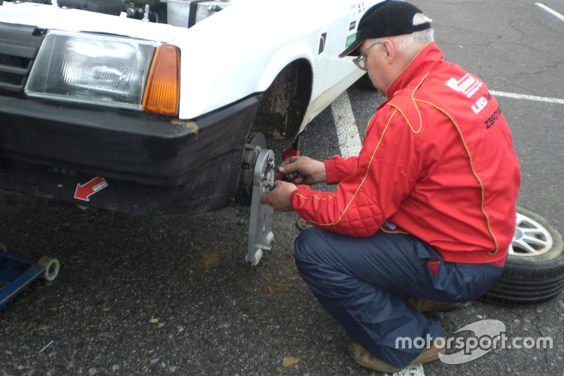 Ремонт машини Антона Поляничко механіками нової команди Sport Car Service