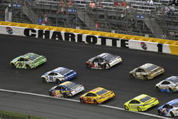 Daniel Suarez, Joe Gibbs Racing, Toyota Camry Interstate Batteries e Alex Bowman, Hendrick Motorsports, Chevrolet Camaro Nationwide